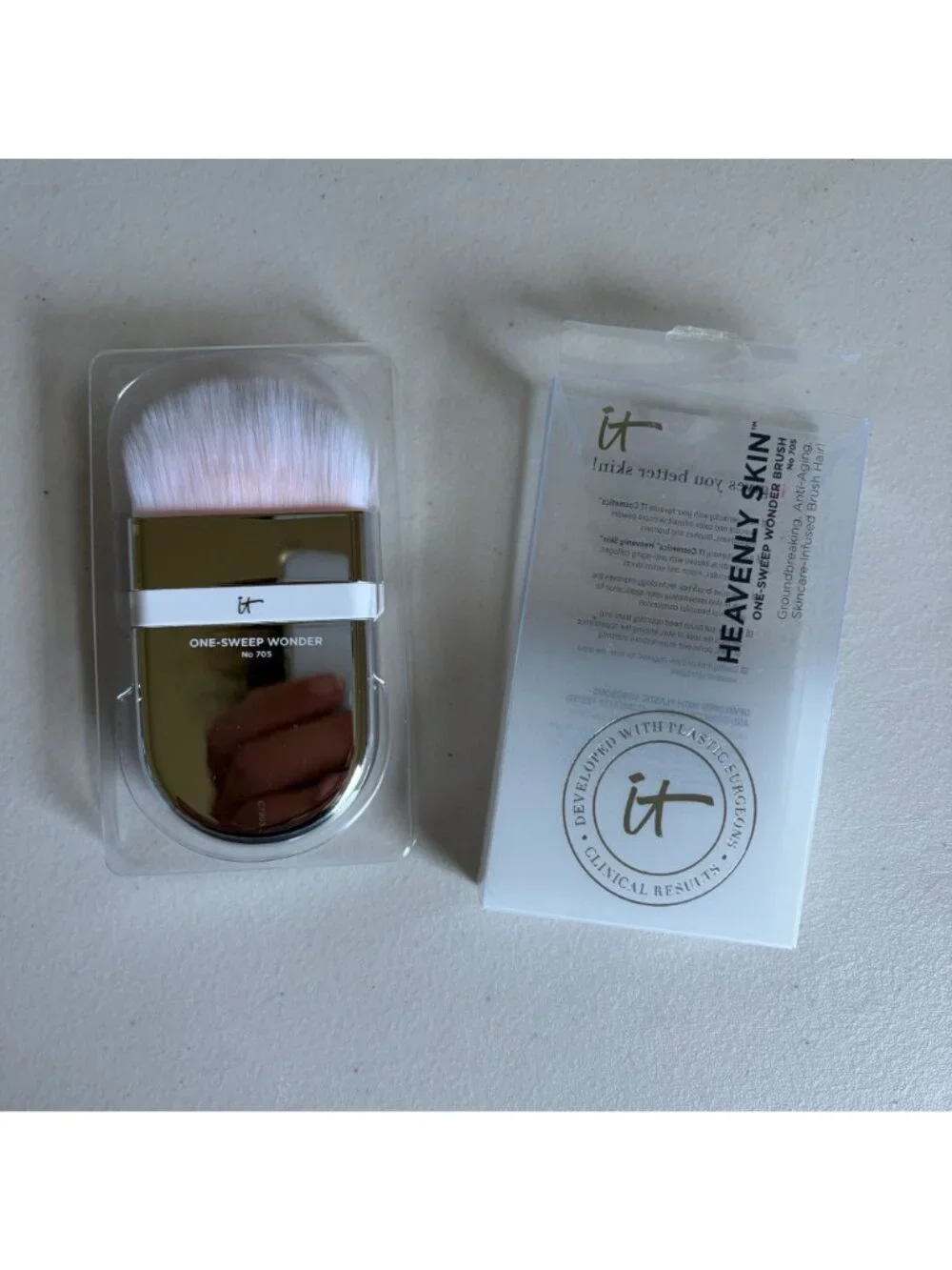 Open Box IT Cosmetics Heavenly Skin One-Sweep Wonder Makeup Brush No 705